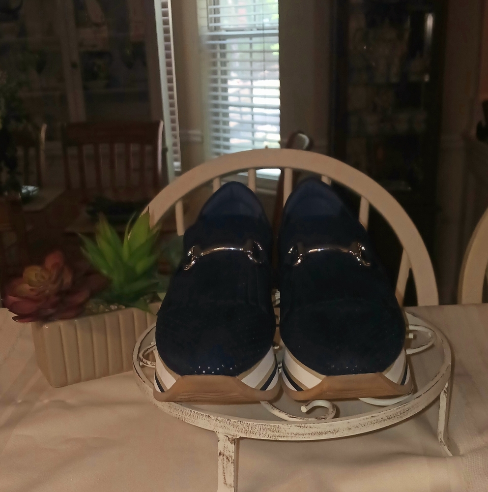 Crown Ivey Bosco Loafer Sneakers Navy Blue Size 7 Excellent Condition 2.5" Heel